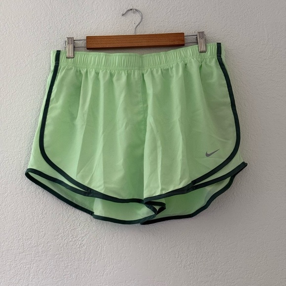 Nike Women’s Dri-FIT Tempo Running Shorts X-Large Lightweight Mesh Lime Green - Picture 8 of 11